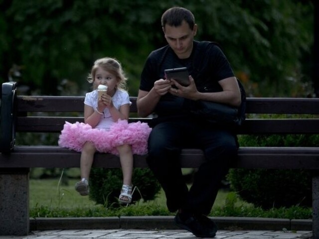 Väčšina rodičov si uvedomuje, že nie sú dobrým príkladom pre deti v otázke užívania digitálnych zariadení